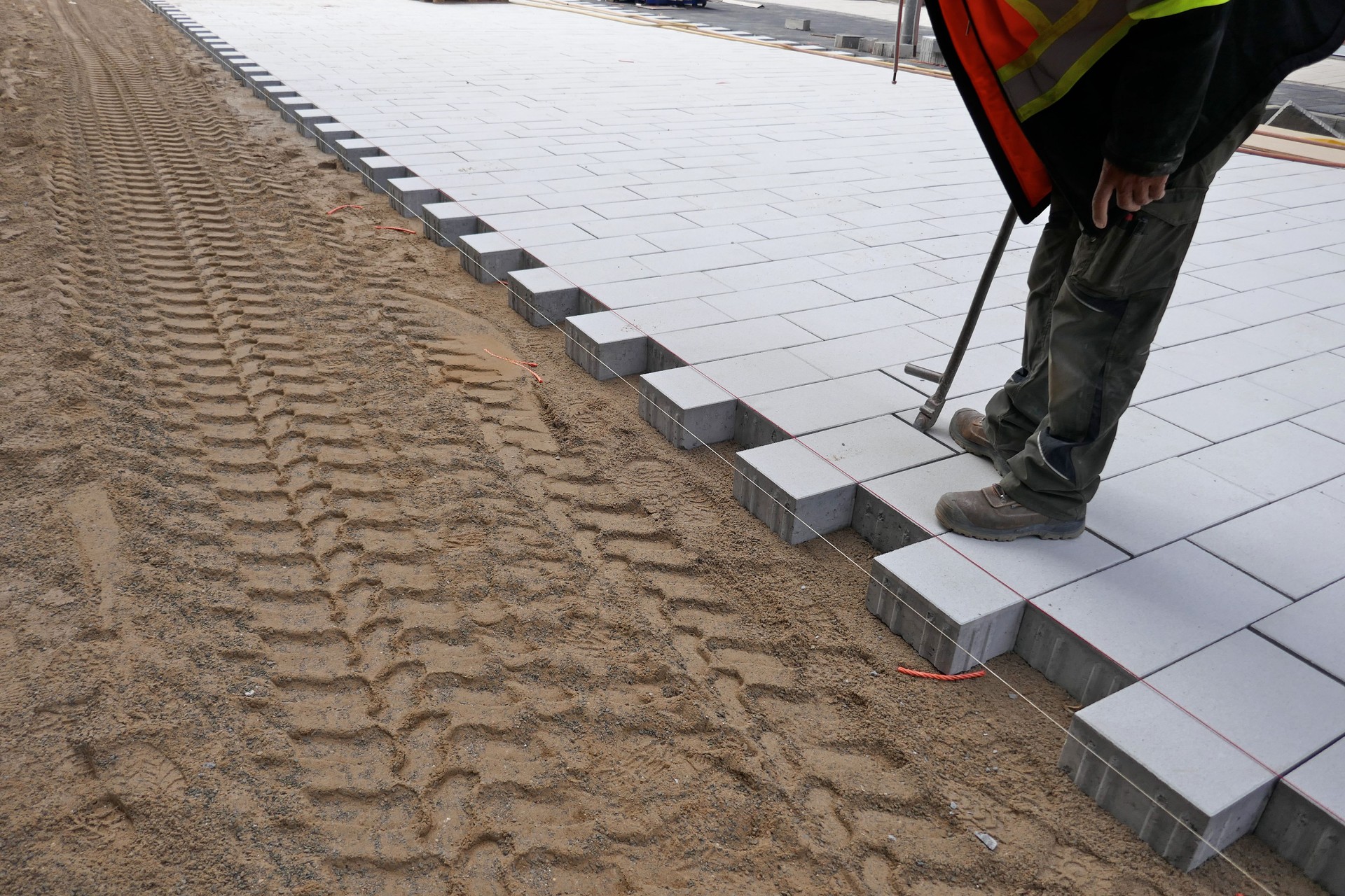Neue Betondecke auf dem Bürgersteig, Nahaufnahme